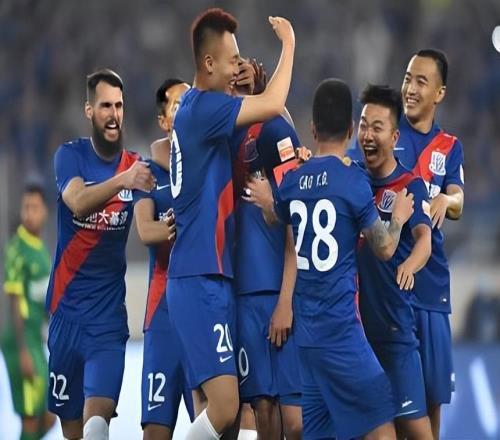 申花新援中衛(wèi)僅僅用一場(chǎng)比賽，就征服球迷，首秀就帶隊(duì)零封對(duì)手