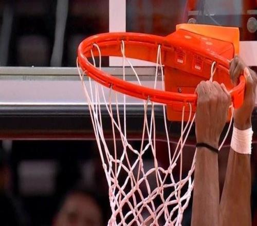 杜蘭特笑稱：都怪卡斯?fàn)枓炜鹱尰@筐歪了，這都是初中生干的事