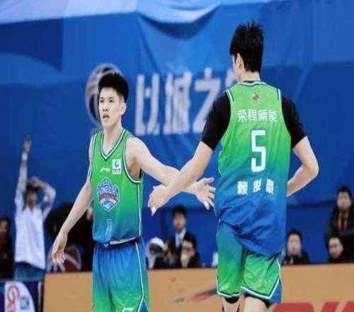 不簡單！69歲老帥率“平民球隊(duì)”，掀翻大黑馬，豪取一波4連勝！