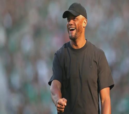 失点+吃红牌还能赢!拜仁不小心暴露,冠军相真藏不住了!