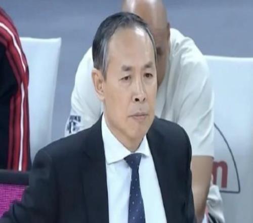 许利民:如此困难的情况下大家坚持到了最后,取胜全靠精神力