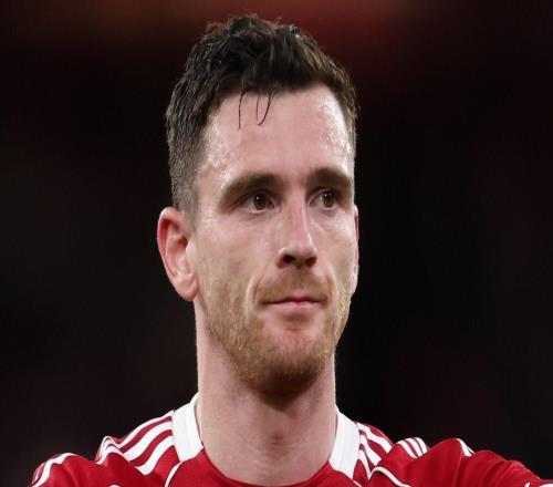 罗马诺:热刺希望引入利物浦边卫罗伯逊,两家俱乐部已展开接触