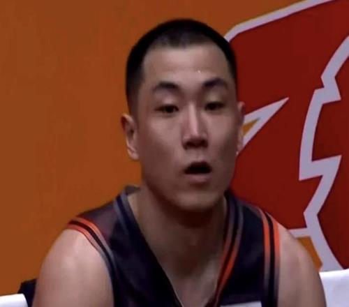 高诗岩14分5抢断山东战胜辽宁,赵继伟无力回天辽篮三连败