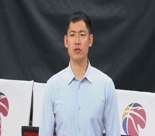 趙睿傷退，北京男籃德比落敗曾凡博空砍20+8廖三寧21分一挑二