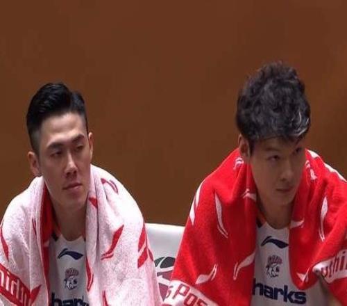4連勝終結,上海男籃末節連續失誤,王哲林14+7盧偉錯信1將狀態