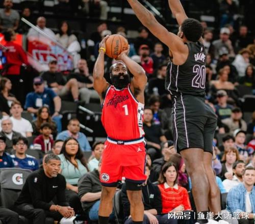 快船37分大勝！哈登19分10罰，勇士意中人11中3，小卡28+5創紀錄