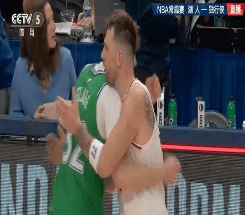 東契奇33+8+11！湖人末節(jié)逆轉(zhuǎn)獨(dú)行俠勒布朗17+8弗拉格16分