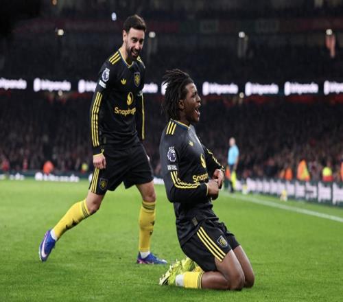 32！30！足壇悲喜夜，槍手遭逆轉，曼聯沖進前四，巴薩重回榜首