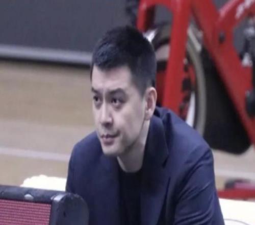 媒體人：俱樂部、體育局極力挽留無果，楊鳴未跟隨遼寧隊前往四川