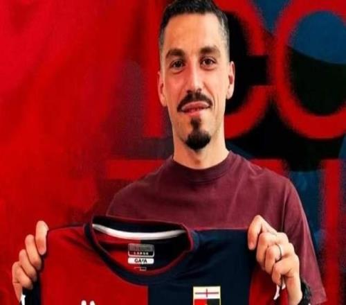 不愧足球城！大连球迷零下10度接机斯坦丘：中超最伟大外援！