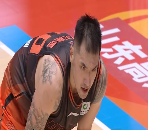 強勢擊敗衛冕冠軍！近12輪贏了11場，又有一隊躋身奪冠大熱行列