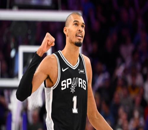 2.24米卻癡迷外線近三戰狂打31鐵！光頭文班遭全明星先發侵蝕