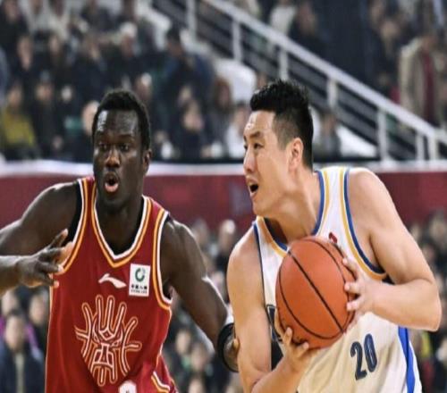 真拼了！媒体人：翟晓川双腿全有拉伤，绑着绷带坚持登场比赛