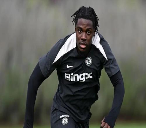 好久不见,切尔西中场拉维亚时隔数月终于恢复训练