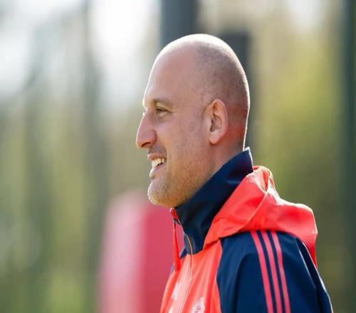 曼联官方:亚当劳伦斯出任U21主帅,弗莱彻继续执教U18