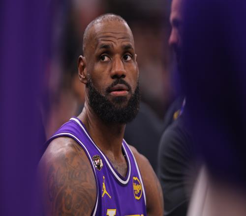 年轻骑士的无趣大戏对决频频失误的湖人_NBA直播