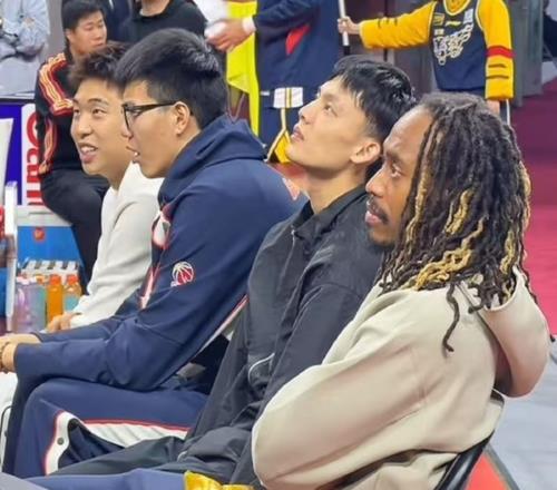 搞笑！张皓嘉发生了失误，杜锋将观众席的徐杰、焦泊乔骂了一顿