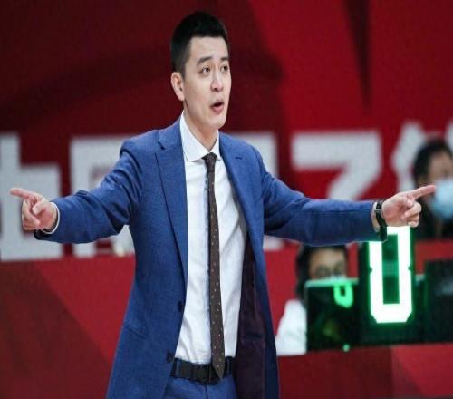 曝北控男篮接触杨鸣，媒体人直言上海男篮大短板，曾凡博恢复良好