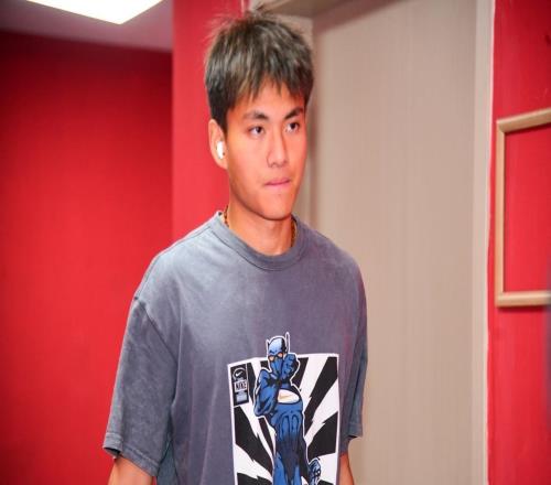 李昊即将转会上海申花女友评论区泄露机密,球迷直呼真没想到!