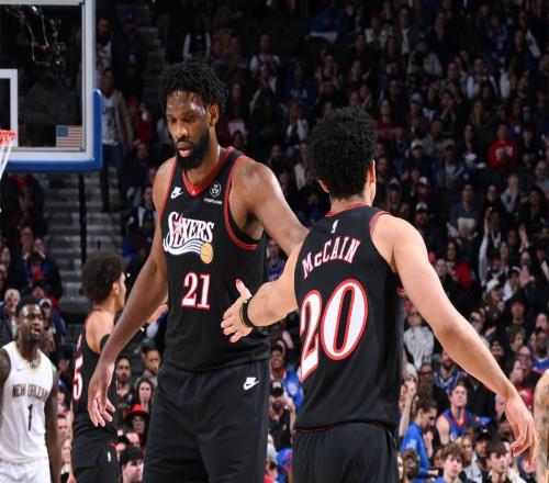 轰40+11+4!31岁MVP中锋满血复活:东部争霸再生悬念