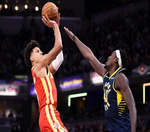 空砍33+12+10,新鹰王成历史第三人!倒数第一送6连胜黄蜂神助攻