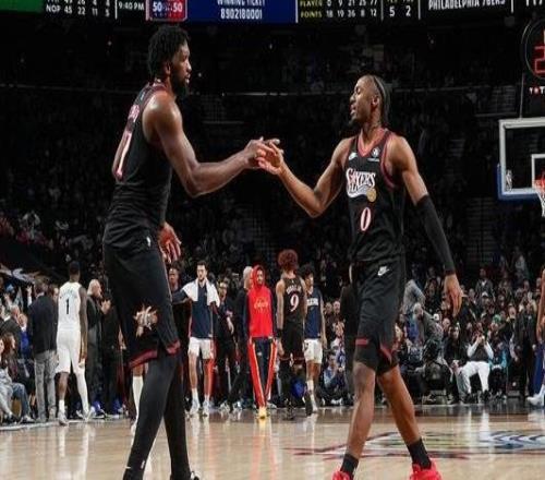 马克西谈恩比德：他今晚的上场时间比我还长真是太棒了