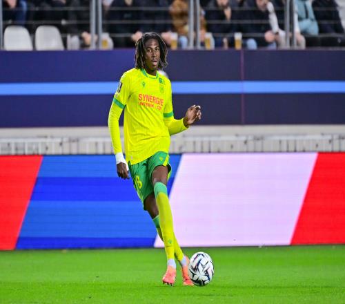 队报报道切尔西对南特18岁后卫塔蒂的口头报价为3000万欧元，交易时限迫在眉睫_英超直播