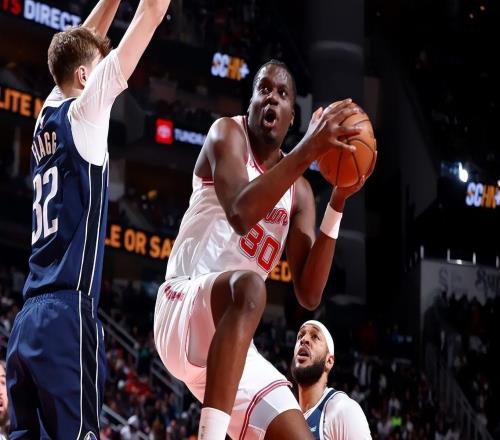 先发中锋状态糟糕,但火箭还是不愿意给这位内线新援多一些时间