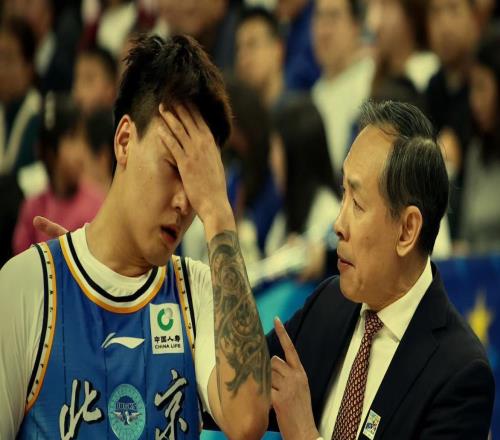 赵睿怼网友引热议！球员有脾气原则上没问题，但最好还是谨言慎行