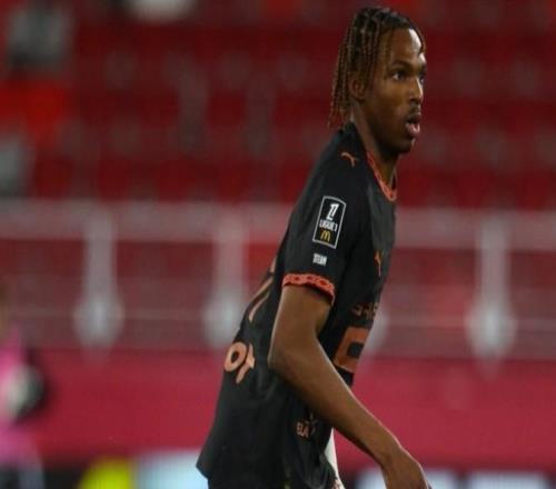 德天空：曼联过去几小时曾尝试截胡杰里米雅凯，但没能成功