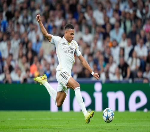 要输给姆巴佩了姆巴佩少用近70场情况下就超了大罗生涯总进球