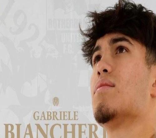 官方:曼联19岁前锋比安切里租借加盟英甲罗瑟汉姆