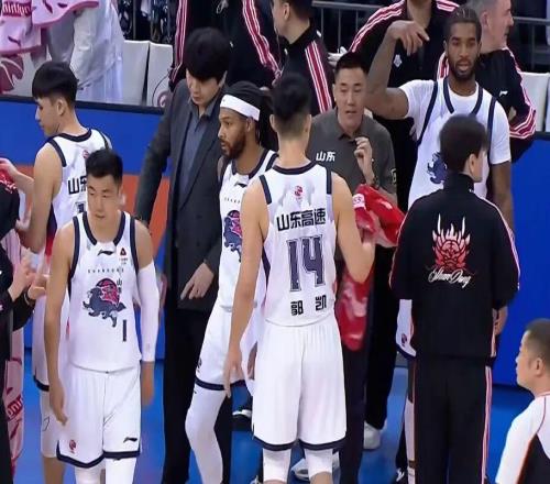 无缘22分逆转,山东男篮5分惜败不敌天津林庭谦25+7+6压制高诗岩