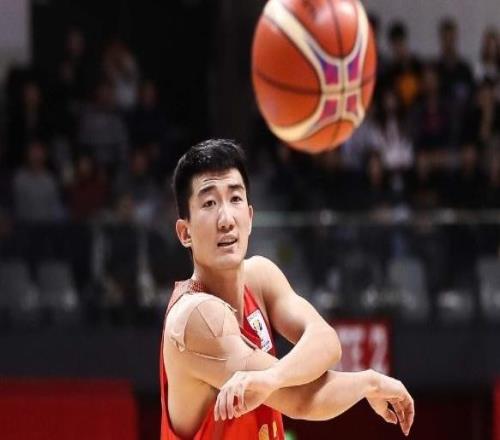 郭昊文庞峥麟迎机会!曝中国男篮集训人数比肩国足郭士强要拼了