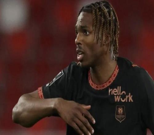 TA：雅凯的防守风格十分激进且富有侵略性，擅长空中对抗