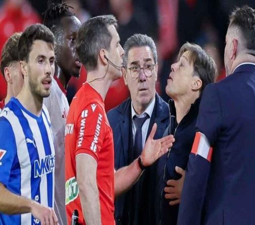 重磅處罰！塞維利亞主帥阿爾梅達(dá)因與裁判發(fā)生沖突被禁賽七場(chǎng)