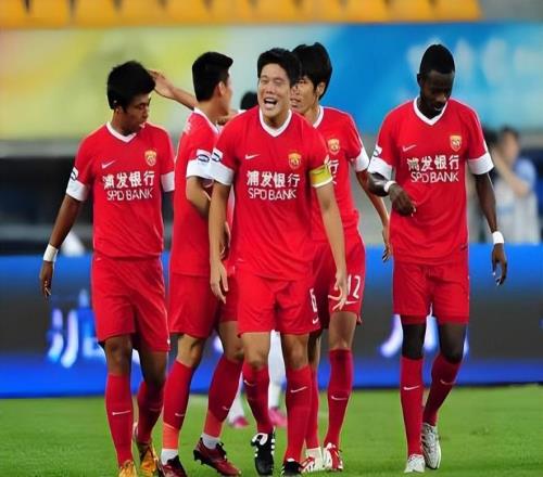 意外！韓鵬堅持要送走的魯能王牌，如今卻在上港連續(xù)首發(fā)踢亞冠