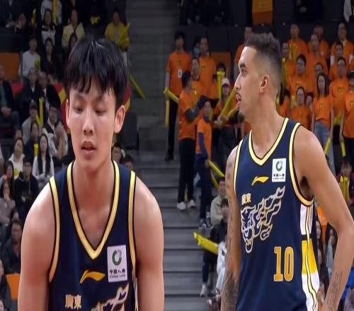 逼退廣東隊(duì)！北京男籃被曝“天價(jià)”簽下麥基，年薪超200萬美元