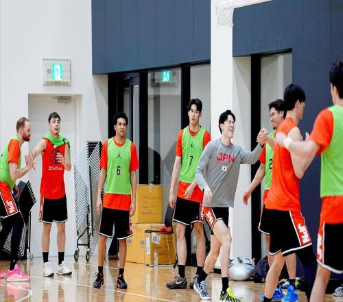 迎戰(zhàn)日本！亞籃聯(lián)看衰中國男籃！欽點(diǎn)一關(guān)鍵球員，推薦12人大名單