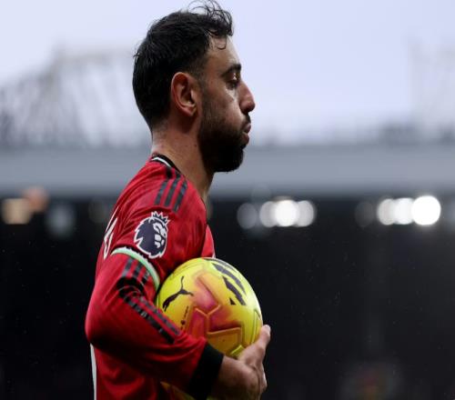 曼聯(lián)中場(chǎng)今夏醞釀?wù){(diào)整，B費(fèi)去留引關(guān)注