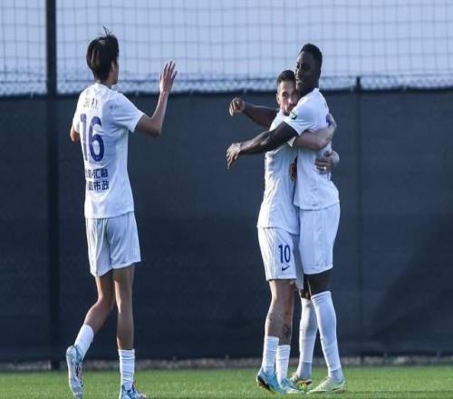 阿奇姆彭享斯坦丘待遇，20號(hào)隨隊(duì)赴上海，大連遇磨合期申花能拿分