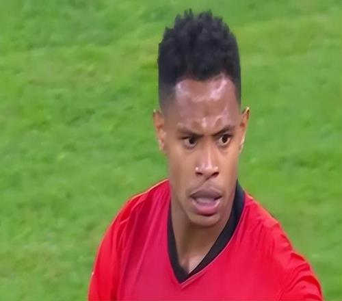 中超冬窗關(guān)閉，申花最壕，泰山隊(duì)0支出，一隊(duì)白撿3個寶貝爭冠有戲