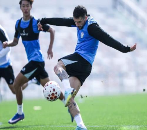 姆布拉高級貨！斯坦丘真喂餅，大連又多了個吐餅的！客戰(zhàn)申花要涼