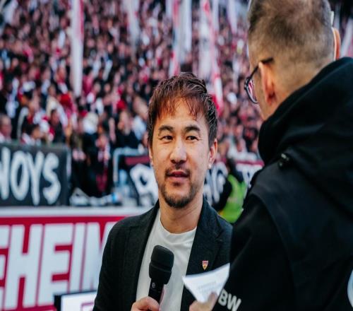 重返老東家，日本前國腳岡崎慎司回到斯圖加特主場觀看比賽