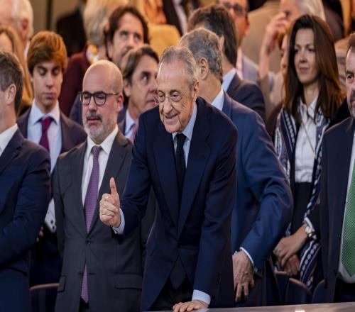 TA：老佛爺做事雷厲風行，皇馬員工刷手機新聞才得知阿隆索下課