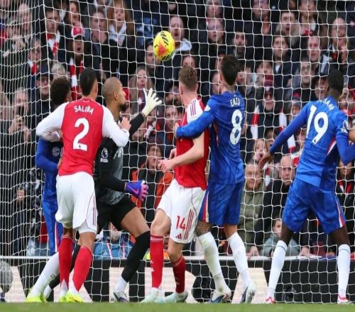 前英超裁判疾呼：角球防守已變“橄欖球”，必須零容忍！