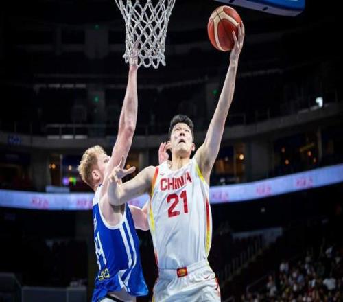 模范！胡金秋回到浙江廣廈后立馬加練罰球，王博強(qiáng)制他放假休息