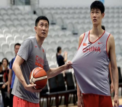 最靠譜的國(guó)手！剛打完世預(yù)賽就隨隊(duì)訓(xùn)練，球迷：比周琦沉穩(wěn)多了