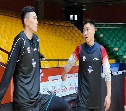 楷模！郭士強(qiáng)沒看錯(cuò)人，高詩巖剛結(jié)束國家隊(duì)就回歸，帶山東沖前4