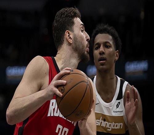 個人能力有目共睹，只是火箭內(nèi)線支柱經(jīng)常打得很不舒服